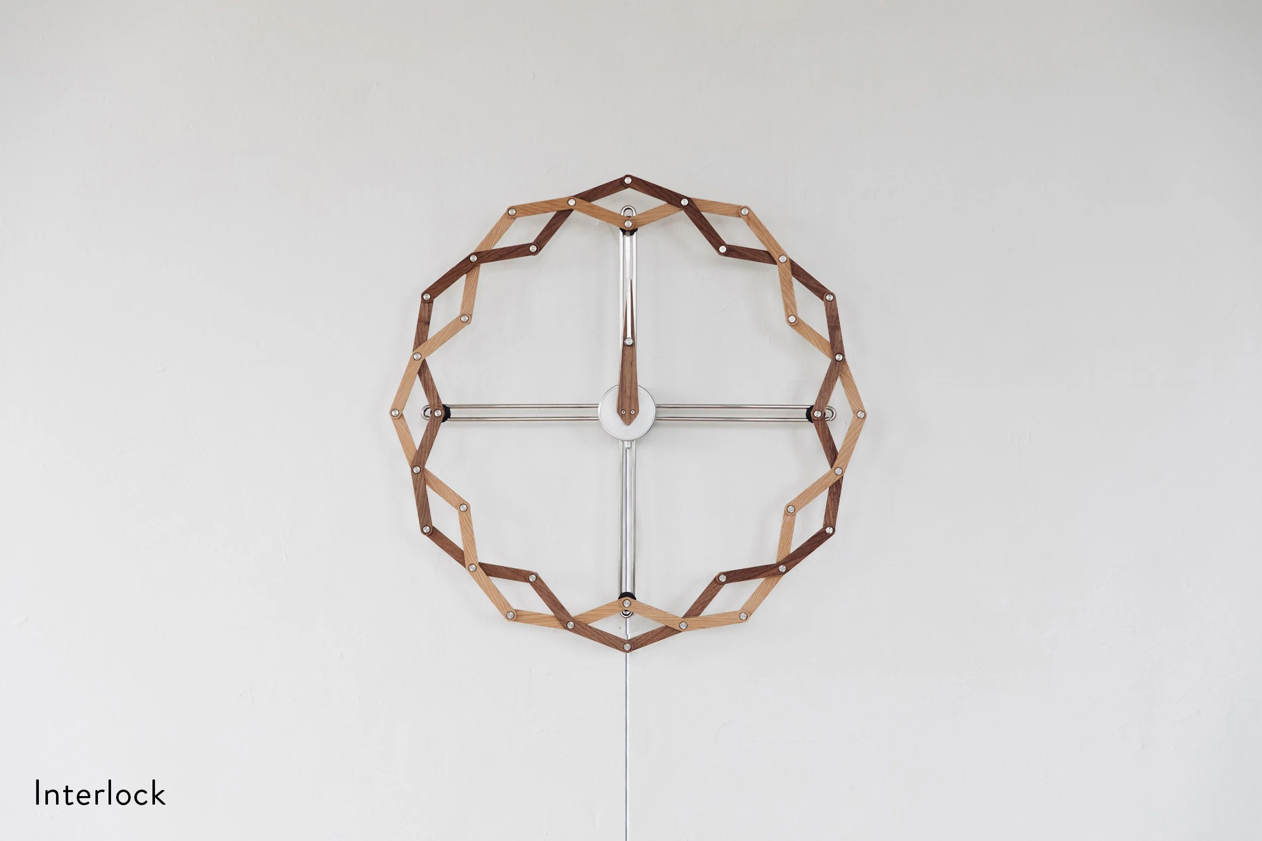 Solstice Interlock (Oak & Walnut) — Animaro